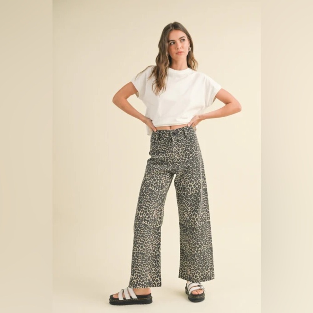 Leopard wide leg cropped jeans.